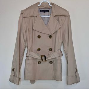 BNWOT Women’s Kenneth Cole New York short trench coat.